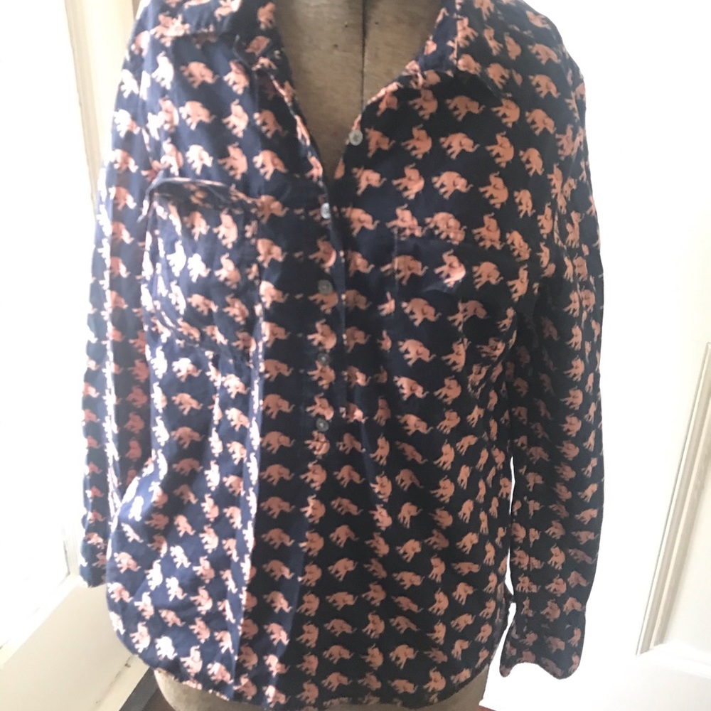Gap size small  button down women’s shirt with elephant detail. Navy blue